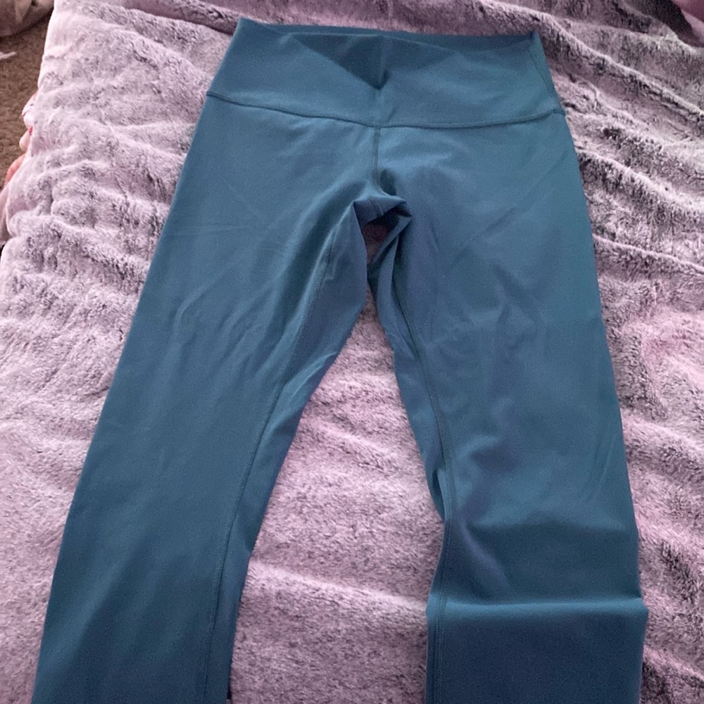 I am selling Lululemon size 8 teal leggings cropped